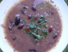 Миниатюра к статье Простой суп без мяса из красной фасоли
